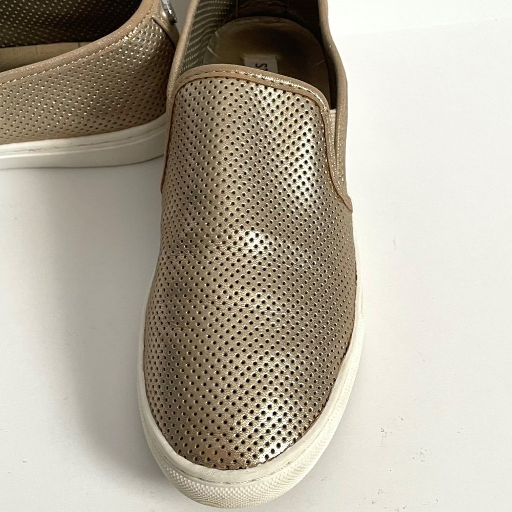 Steve Madden Womens Zach Metallic Gold Fashion Perforated Slip On Sneaker 8